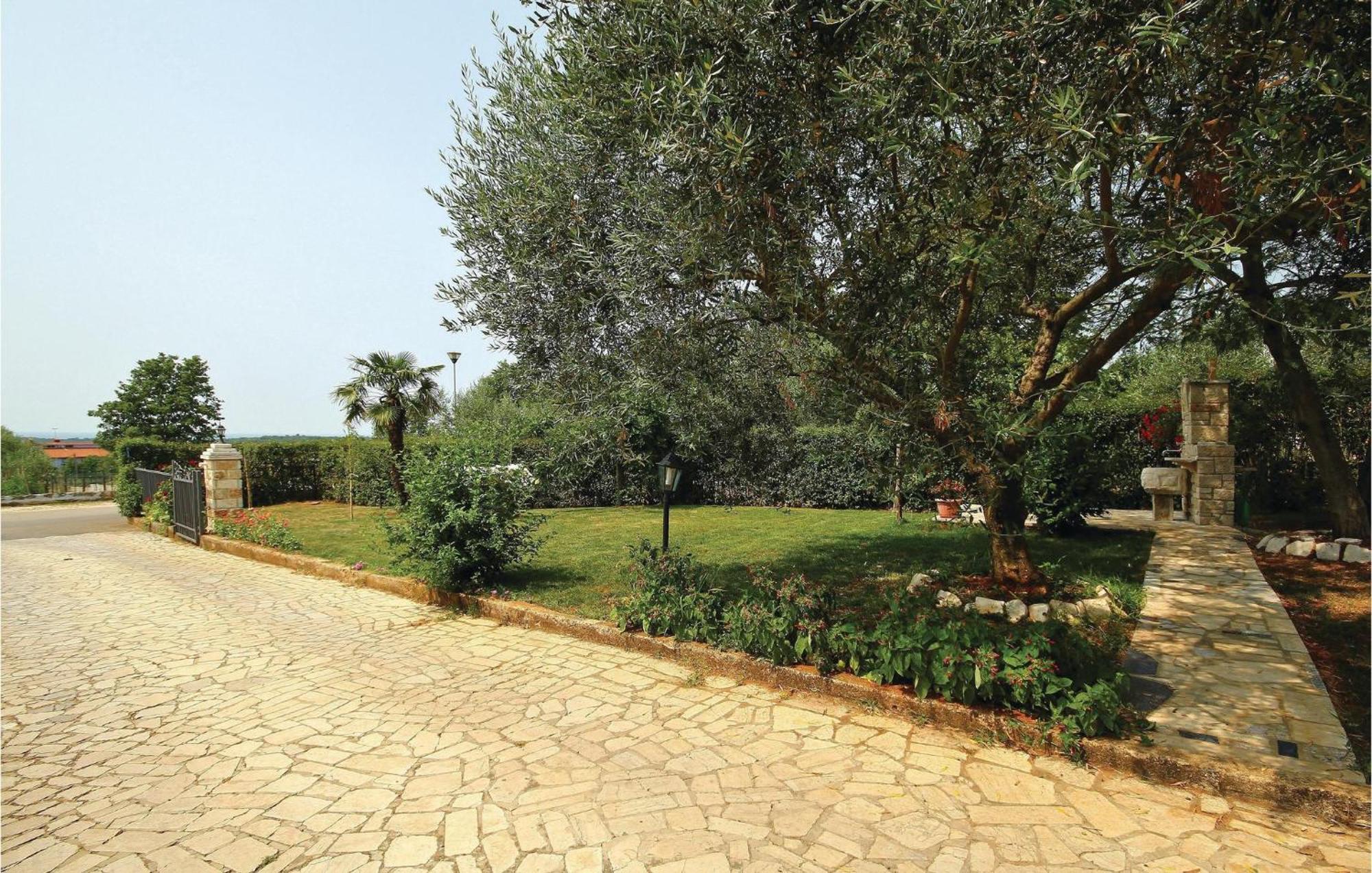 Beautiful Apartment In Porec With Wifi エクステリア 写真