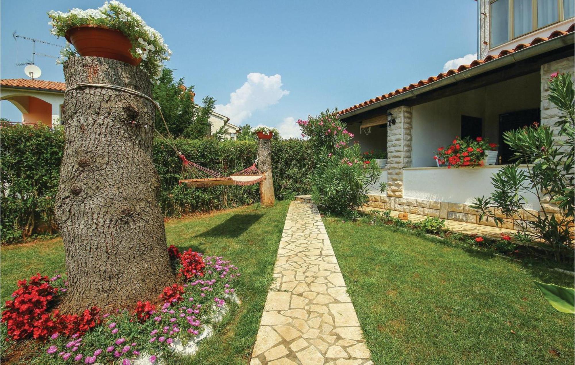 Beautiful Apartment In Porec With Wifi エクステリア 写真
